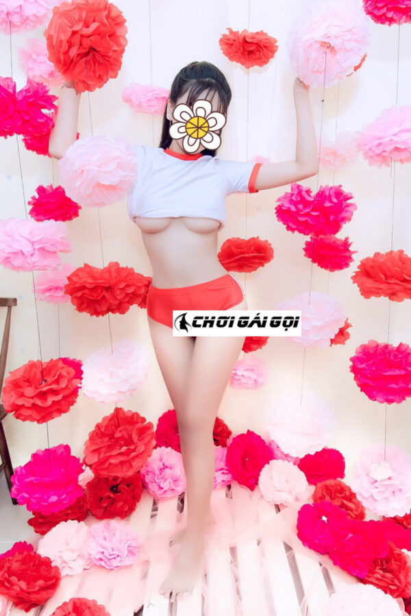 Ly Tran 2k2 hotgril tuoi moi lon da trang mat xinh qua chuan cho 1 hang teen cai gia qua re ae len check