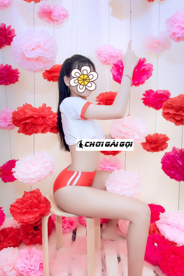 Ly Tran 2k2 hotgril tuoi moi lon da trang mat xinh qua chuan cho 1 hang teen cai gia qua re ae len check 1